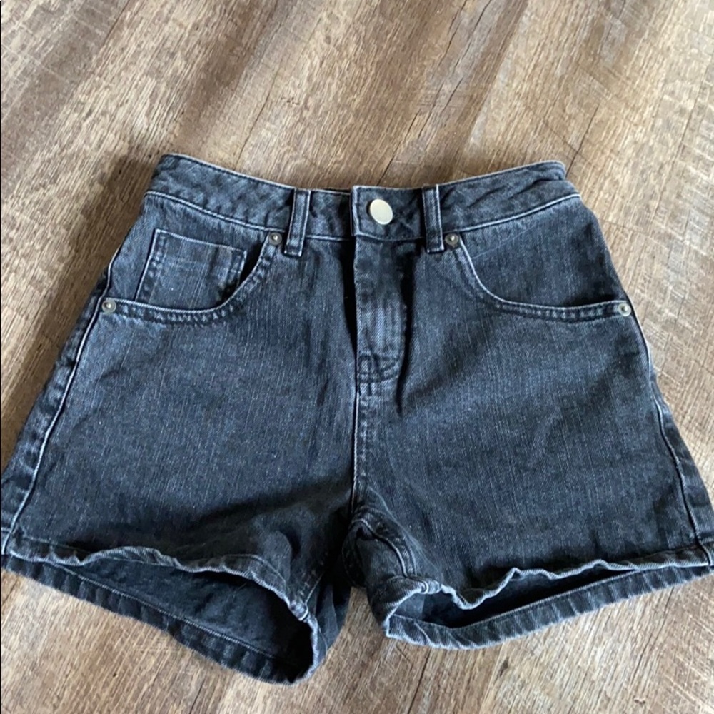ASOS Mom-Shorts in Black